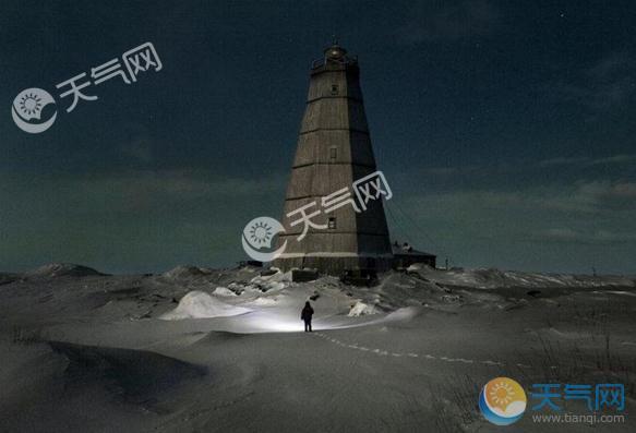 俄罗斯一人坚守气象站 远离城镇孤独工作