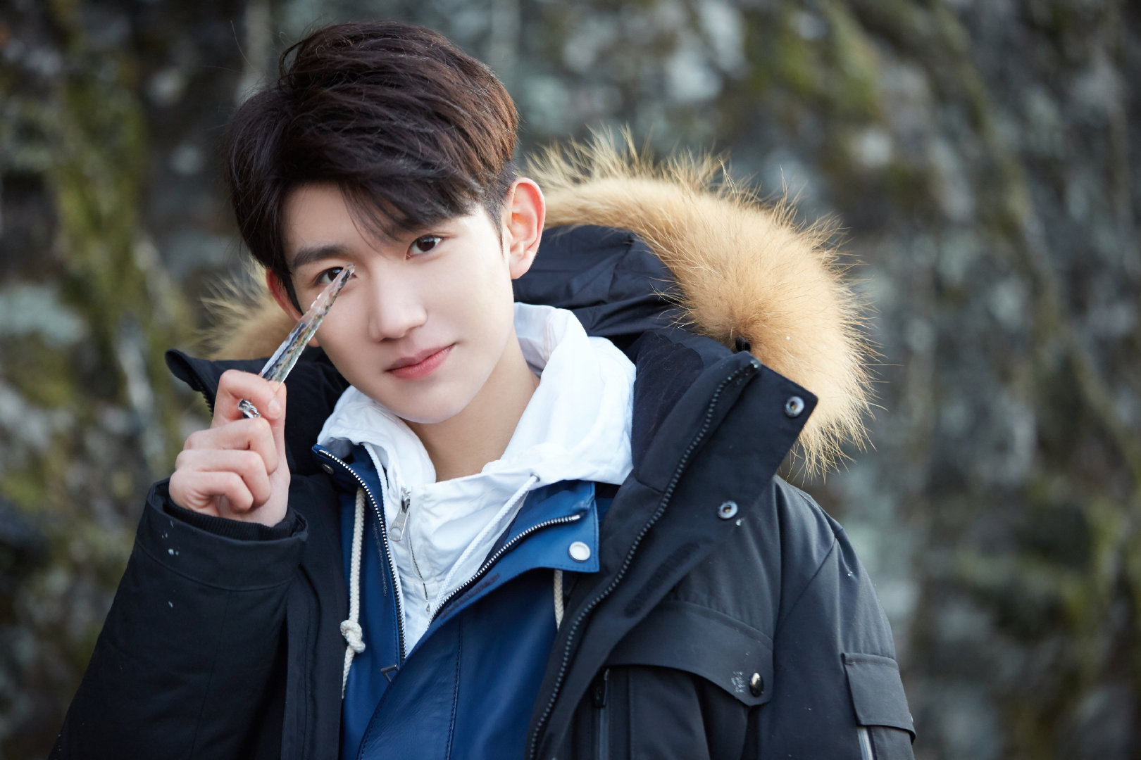 王源提示粉丝关灯牌展现高情商,年纪轻轻却爆