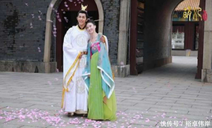 《萌妃驾到》中为什么言妃被称为妖妃,原来是