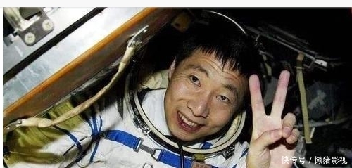 太空第一人杨利伟,看到他如今的生活状况,网