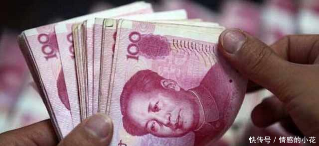 儿媳妇来我家住7天,我丢了一万块,进她卧室一看,我塞给她十万