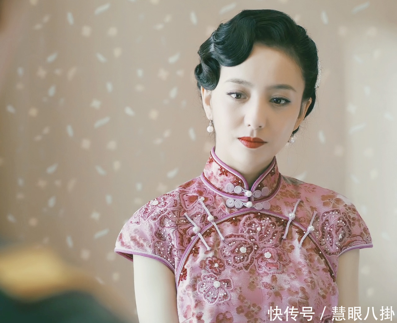 旗袍异域佟丽娅在朝鲜火了,穿公主的她,更是旋转打火机情趣图片