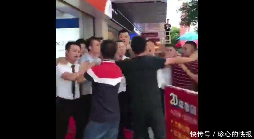 广州一手机店签名送手机, 两男子签名后被强迫