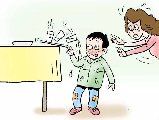 2岁男孩轻轻一摸这个,满手起水泡