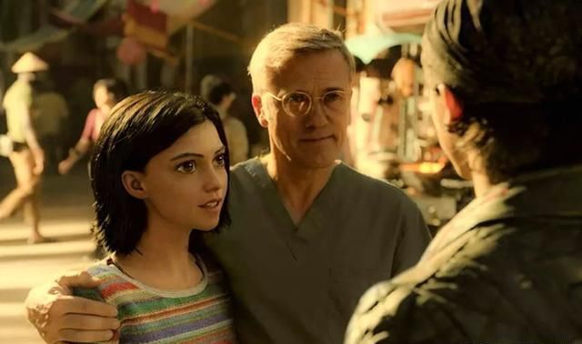 《流浪地球》实时票房被《阿丽塔》甩开4倍,卡