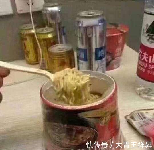 旅店旅客这样吃方便面,老板生气了,网友乐坏了