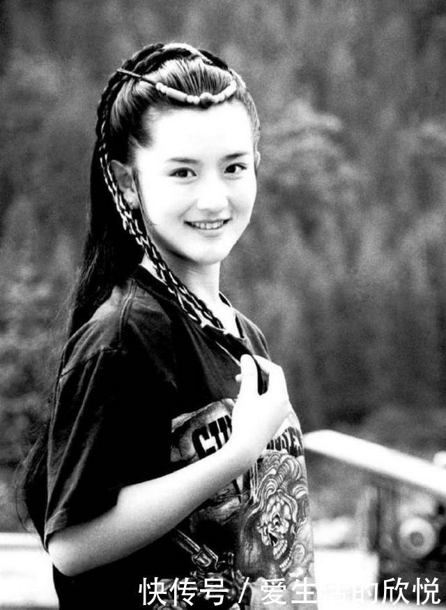 谢娜大学旧照曝光,五官立体洋气像外国人,谢娜