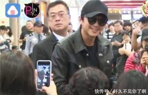孙俪邓超机场被粉丝群挤散,他霸气护妻,获网友