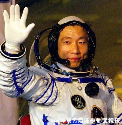 从太空回来十多年,杨利伟现在生活如何?跟你想