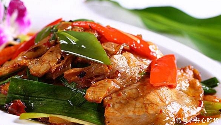 去饭店必点的回锅肉,做法简单,香辣美味,一盘菜能吃2碗饭 新濠天地娱乐在线