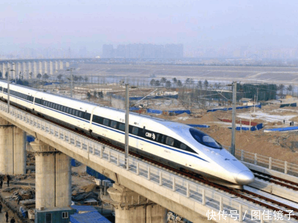 泰国人问中国游客: 听说中国发展得好, 现在处处