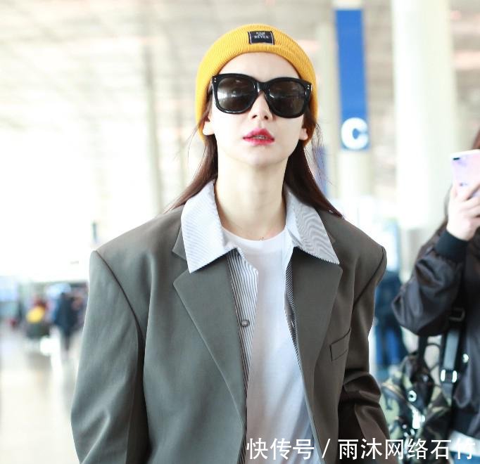 戚薇一身男人装出现在机场,网友这是穿她韩国