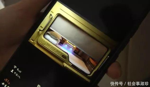 素描住进旅馆女孩,半夜总女生身边多出一只手感觉主题画图片