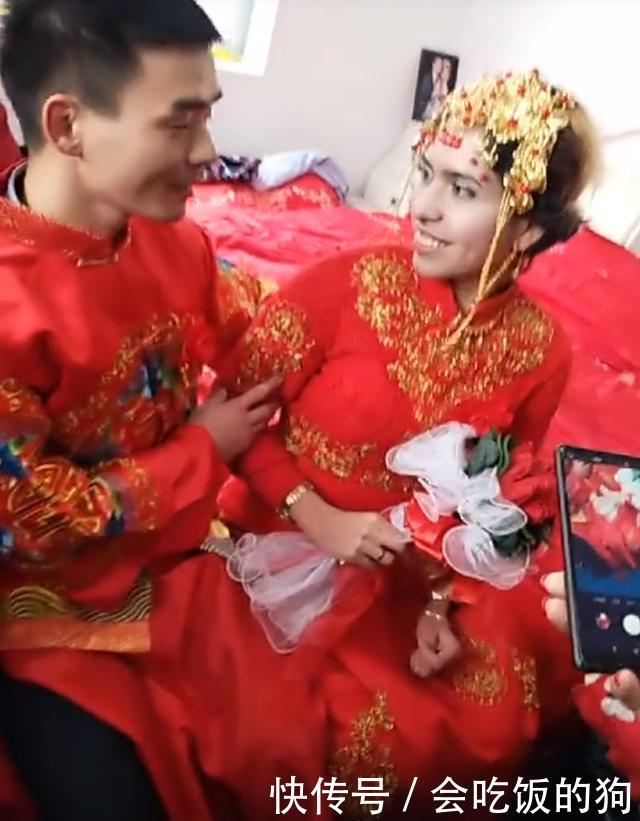 农村小伙被城里女朋友甩了后,出国打工带回一老婆让人误会是男的