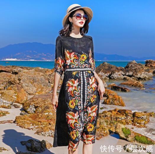 上了50岁的女人,不妨试试这三种裙子,显嫩时尚,十足女人味 88必发手机网页版