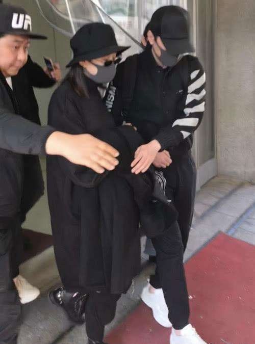 赵丽颖月子照片流出,附赵丽颖抱小孩照片,素颜