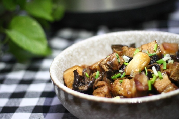 烧肉怎么煮肥而不腻 t01f678e76915150fad.jpg?size=690x460