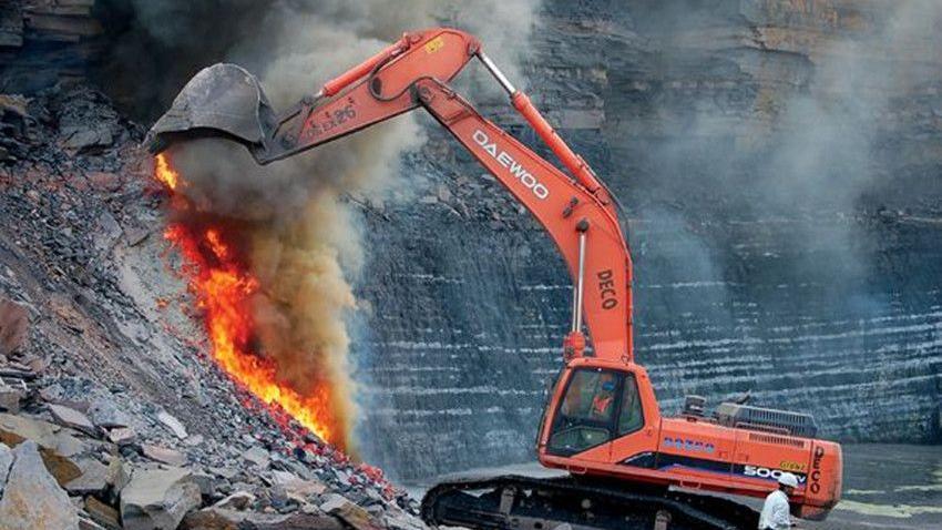 宁夏煤矿自燃100年,中国工程师用5500吨炸药开矿-360视频