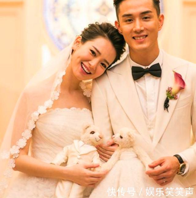 戚薇与李承铉拍摄杂志,两个人互相喂食,十分甜