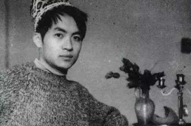 他是著名诗人,逼妻子打胎,把儿子送人,还喝妻子