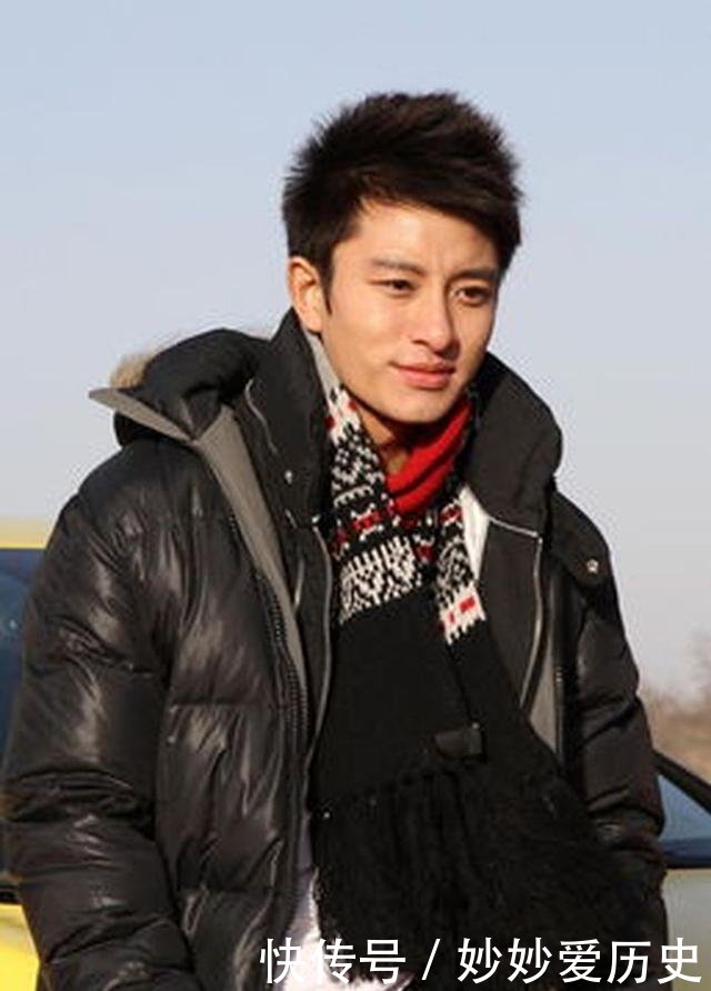 贾乃亮半夜更新微博晒照片,仅说2个字,引来12