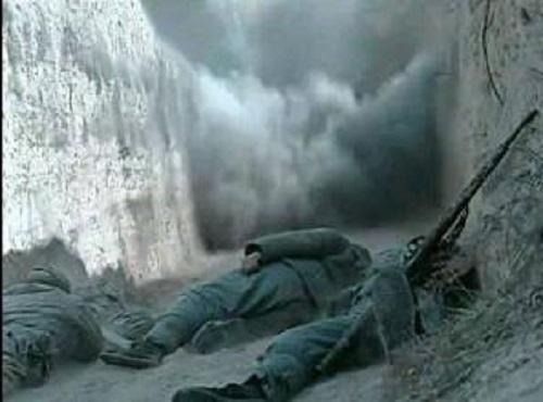 《亮剑》中,除了开炮、摔帽、溜冰,还有四大天