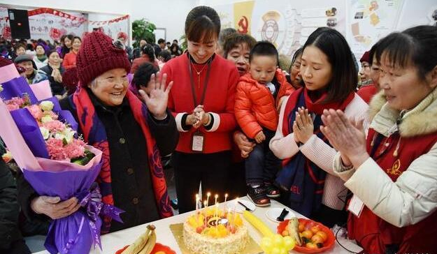 去男友家给准婆婆过生日，小侄子问了我一个问题，我取消了婚礼