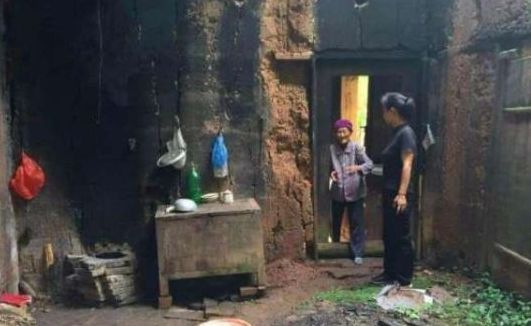 奶奶过世,孙女探望奶奶尸体时,突然感觉不对,想跑已经在劫难逃