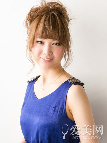 <em>中长发扎法</em>速学凌乱<em>发型</em>时尚华丽_360问答