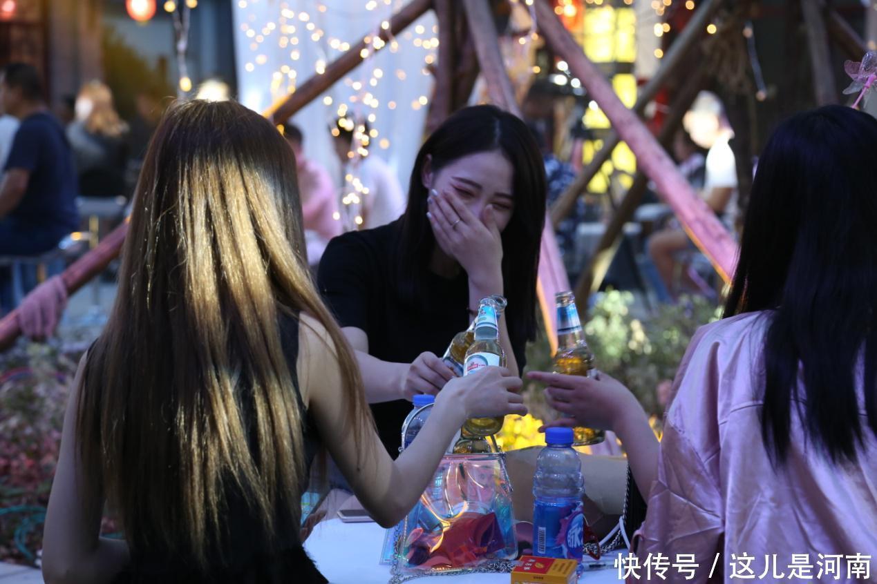 河南洛阳：在颐龙仙谷邂逅热辣美女！2018世界杯足球宝贝复赛圆满