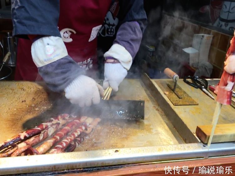 女子摆摊卖海鲜,一个上午赚了五千元,她却脸色