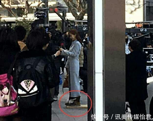 四美女美女鞠婧拍戏时踩高跷其实矮个女明大千年祁青思律师图片