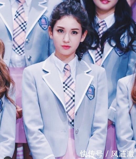 她拥有精致面孔,曾是韩国最火选秀艺人,却在出