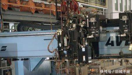 航母甲板如果使用厚度200毫米的钢板,会怎么样