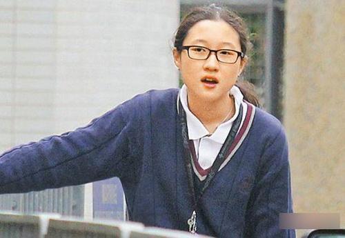 成龙始终不认的私生女吴卓林 17岁了长成这样