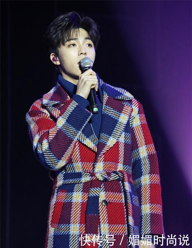 圣诞节秒入戏 李宇春杨幂都穿了些什么红在身