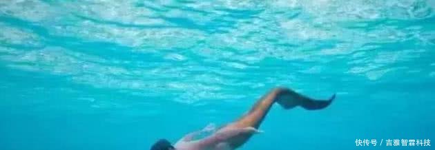 男子太喜欢美人鱼,花8000元将自己变成美人鱼