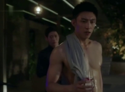 综艺吃瓜社 黄景瑜：穿衣显瘦 脱衣有肉