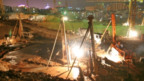 小强热线 工地深夜施工噪声巨大