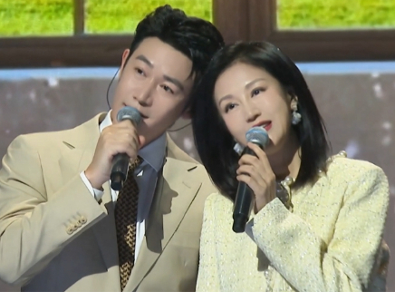 陆毅鲍蕾隔空对唱好甜蜜