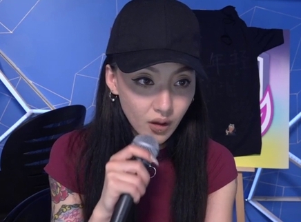 818超女聊天室 王金金手绘T恤画风超魔性