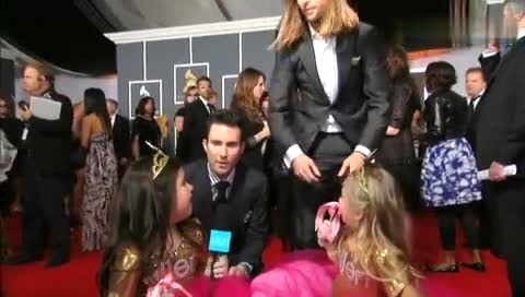 Taylor Swift Sophia Grace & Rosie Interview at Grammys-Taylor Swift (泰勒·斯威夫特)