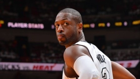 NBA流言收割机 韦德有毒？和他交换过球衣的超巨都转会了