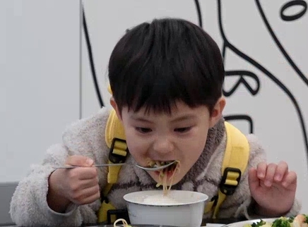 萌娃当家：艾登秀英文词汇量