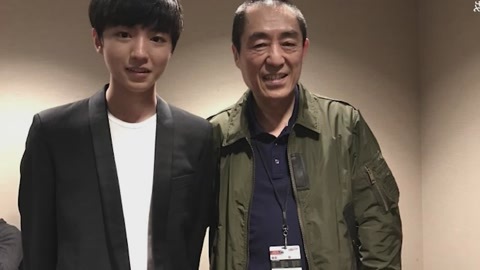 屏行星乐汇 张艺谋王俊凯助阵电影长城，手撕鬼子漫画爆红日本街头
