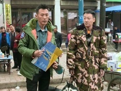 辛柏青遇地摊“商战” 王烈被坑惨遭贱卖香吻