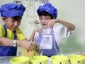 玩疯了之儿童创玩实验室 萌娃自制彩色意大利面HIGH翻天