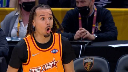 NBA热辣资讯 这是什么迷之操作？安东尼脱裤子干扰贝恩罚球绝杀！