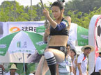 快乐美美向前冲 高空吊环成为美女选手软肋