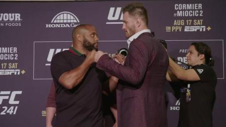 UFC终极格斗冠军赛 UFC241媒体日对视，重量级双雄撞色亮相